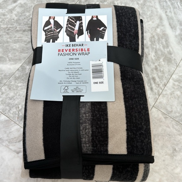 Reversible wrap - Picture 2 of 2